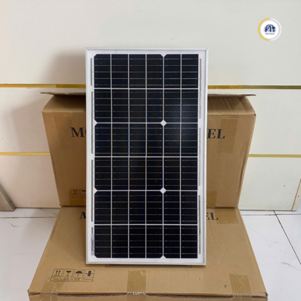 Tấm pin năng lượng mặt trời Blue Carbon 130W